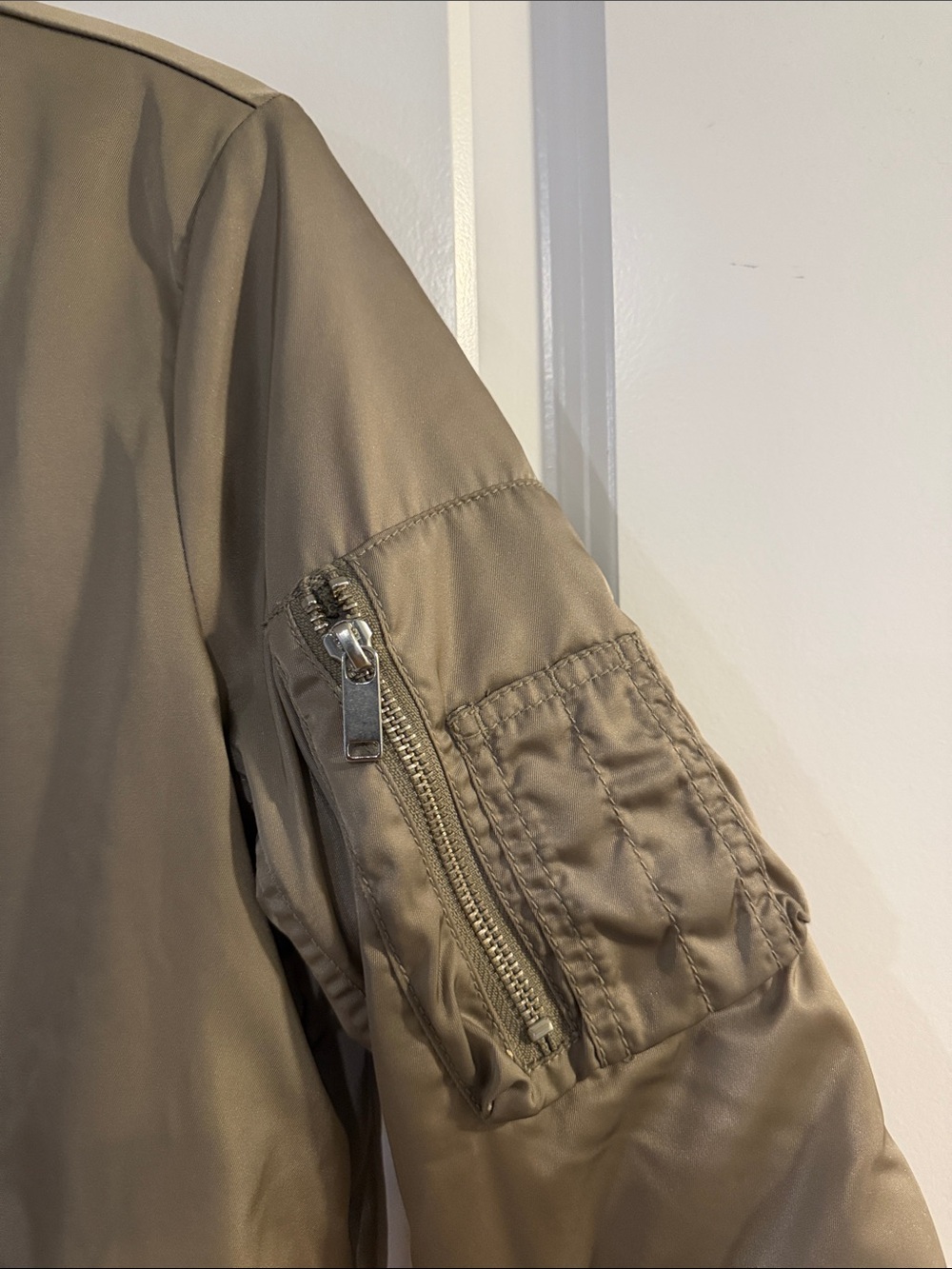 Aritzia Babaton Bomber Jacket Lightweight Zip-Up - #89 - Picture 4 of 8